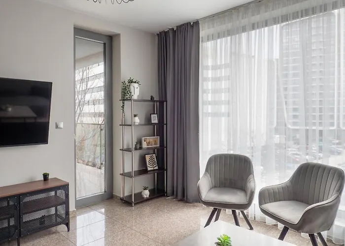 Cozy Apartment & Parking Next To St Sophia Hospital