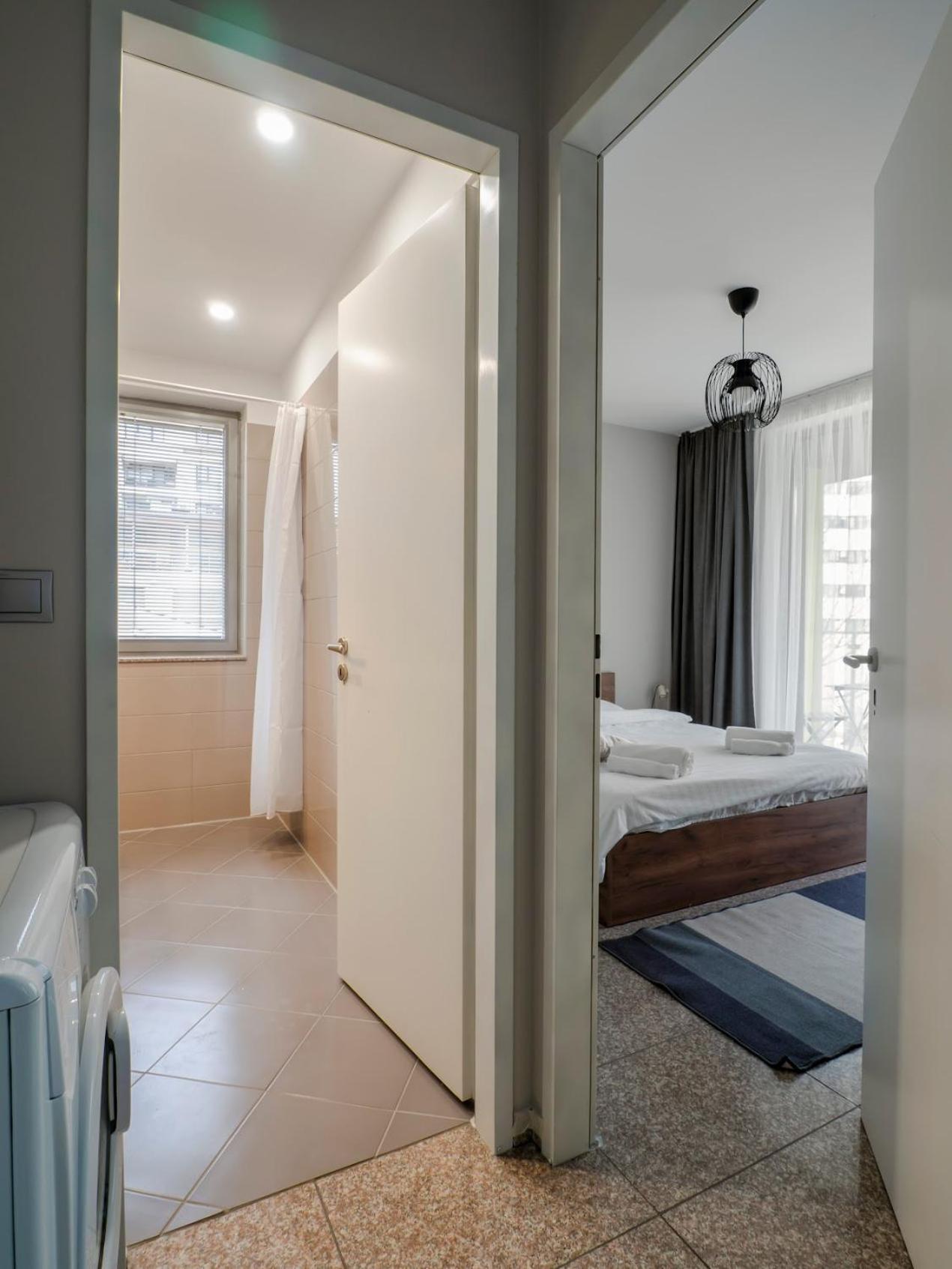 Cozy & Parking Next To St Sophia Hospital *