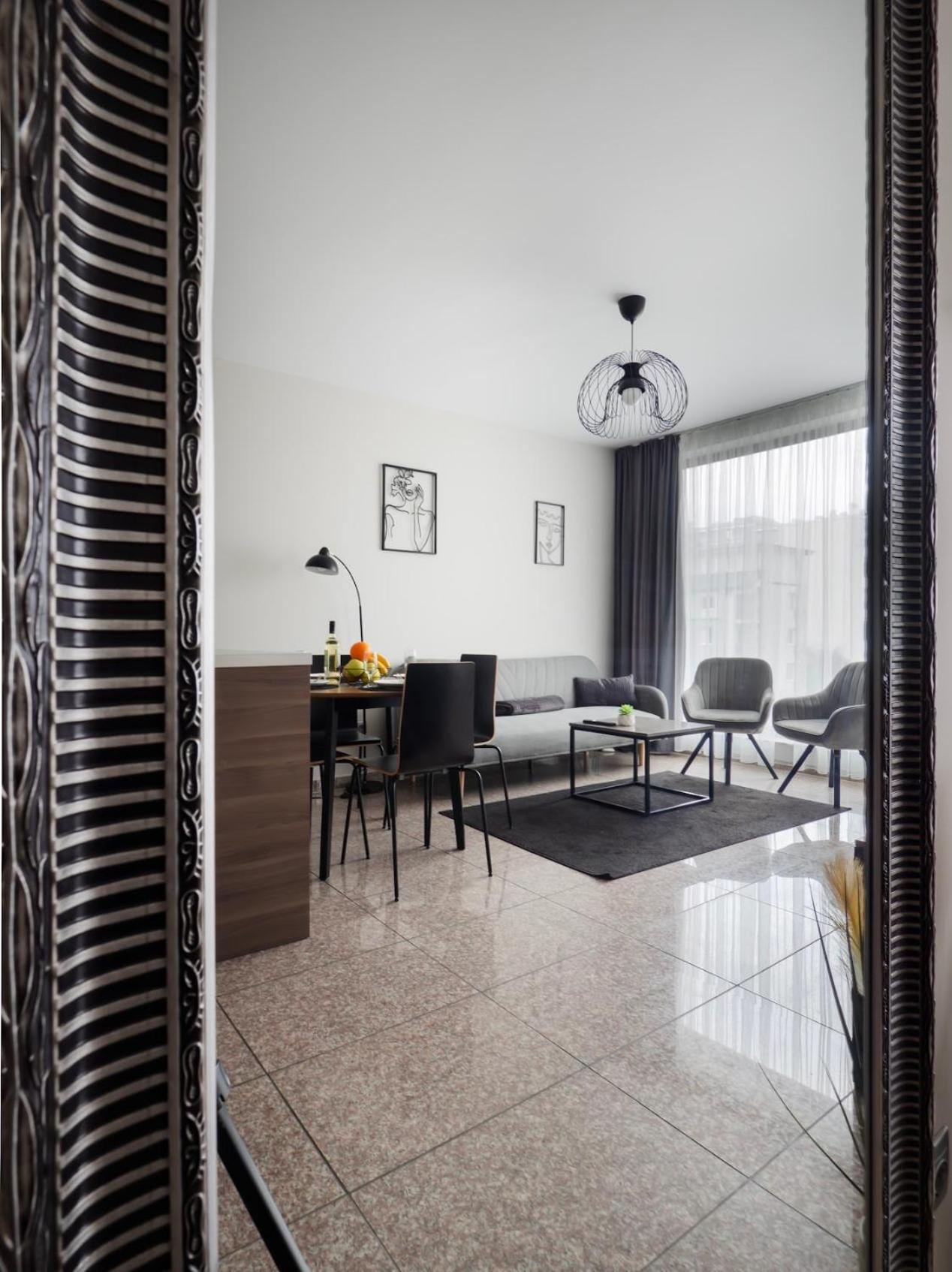 Cozy & Parking Next To St Sophia Hospital *